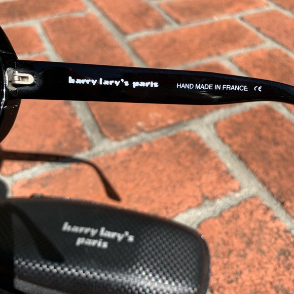 Harry Larry’s “Hippy” style sunglasses